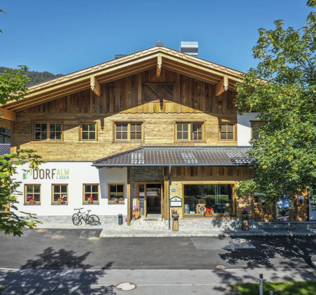 Sommeransicht Dorfalm & Dorfladen Flachau