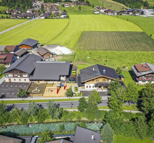 Sommeransicht Dorfalm & Dorfladen Flachau