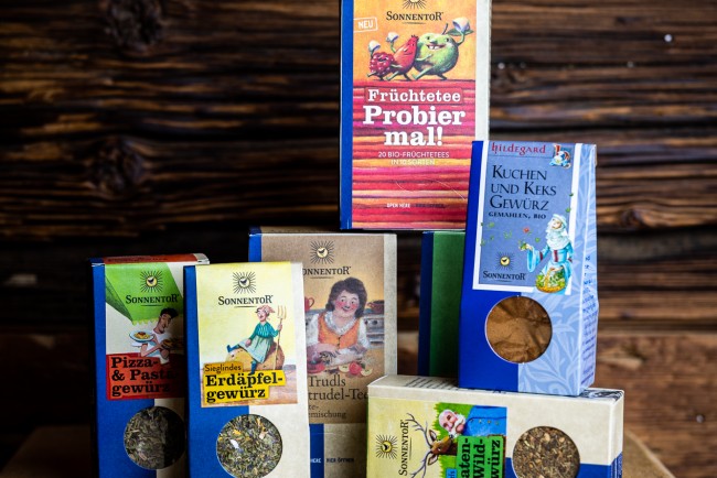 verschiedene Produkte von Sonnentor bei uns im Dorfladen