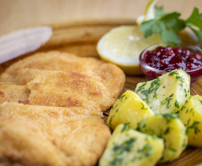 Dorfalm Flachau  Gemütlich essen und feiern mit regionalen Köstlichkeiten